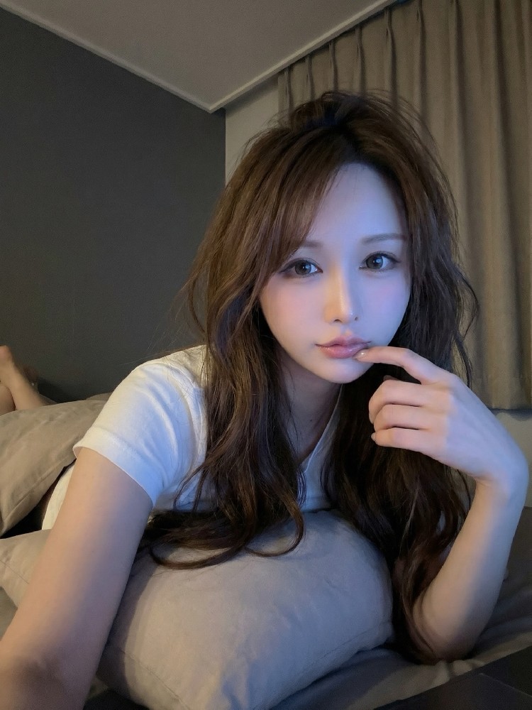 A2071 照片529张 视频11个 日本 年轻少妇 生活日常 旅游 性感照 较多与朋友合照