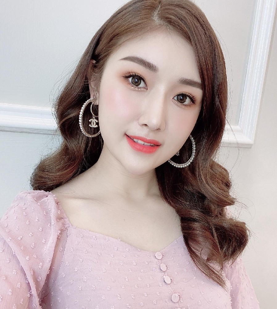 A2168 照片767张 视频123个 马来西亚 甜品店老板娘  曝光度超低 少妇 宝妈 开宝马 生活日常 旅游 工作 带娃 有自拍视频 日常素材丰富