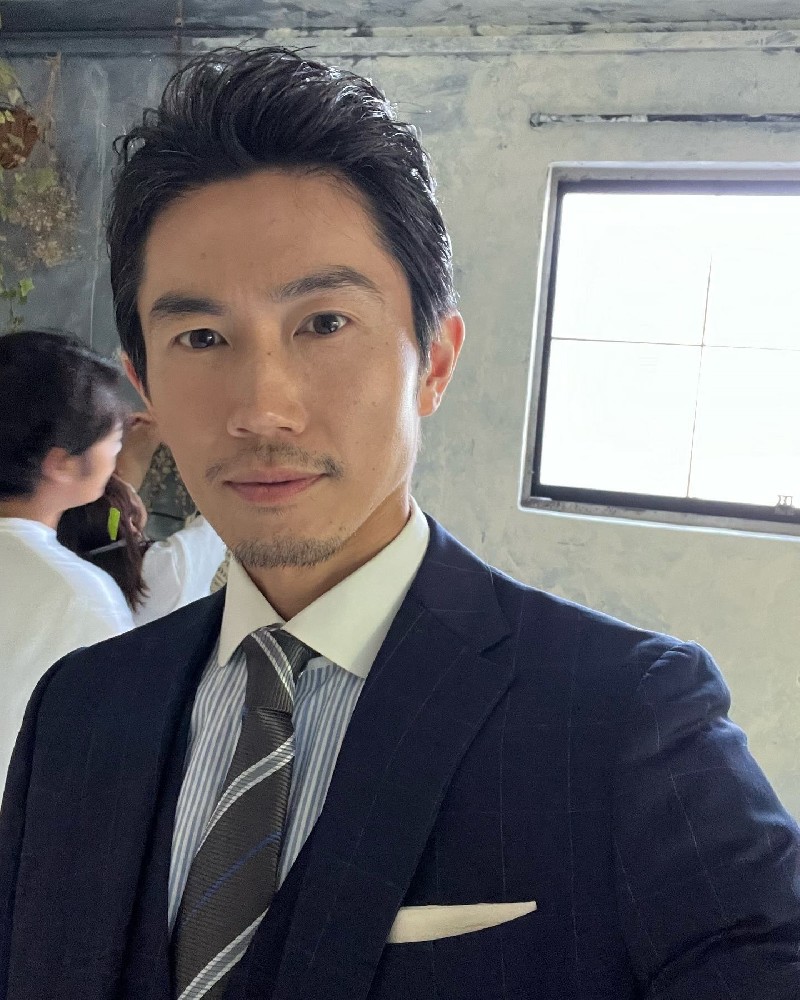 20UYZ2 图片1113张 视频65个 正装 日本 成熟气质男 生活日常 旅游 + 纽约驾驶证 曝光度底 粉丝数6000+