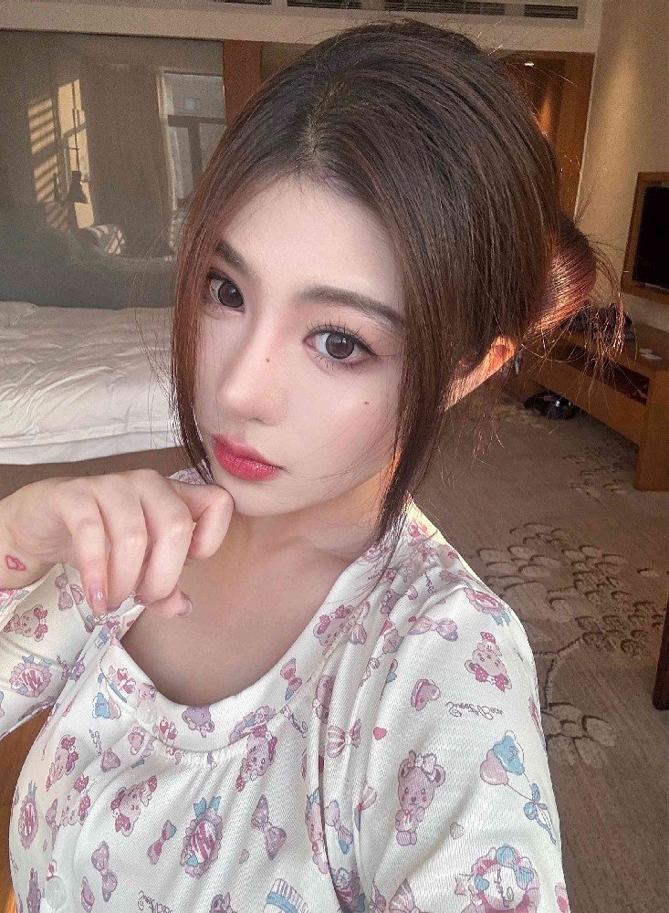 A1155 照片679张 视频135个 中国女 高颜值性感美女 丝袜 秀身材 性感照 擦边 户外日常 美食 居家日常 自拍较多 穿搭 镜子自拍 模特写真 酒店度假 珠宝 生活场景丰富 真实 视频包含实况Live 自带证件