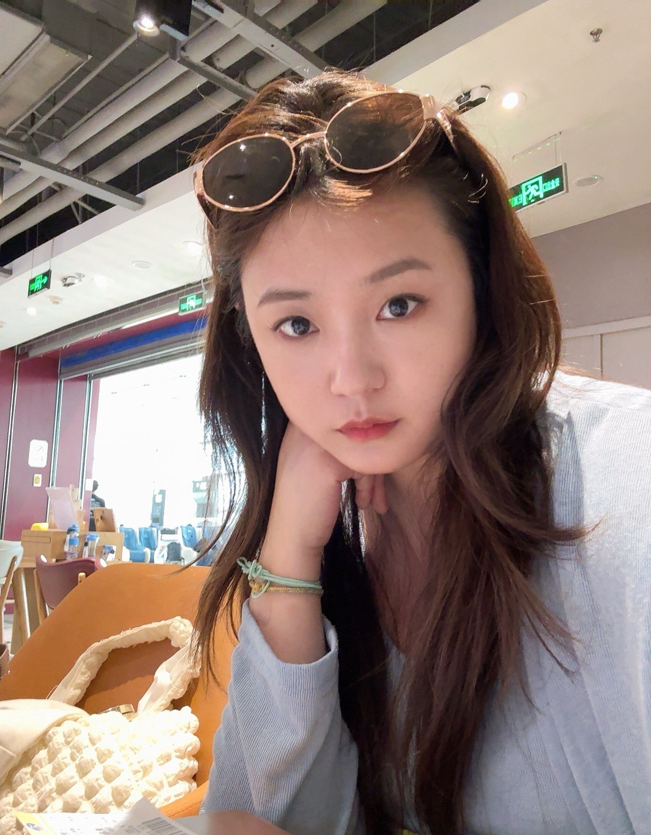 A1165 照片3023张 视频643个 正装 中国女 气质美女 真实 户外日常 自拍较多 居家日常 穿搭 旅游 生日照 镜子自拍 美食 生活场景丰富 视频包含实况Live