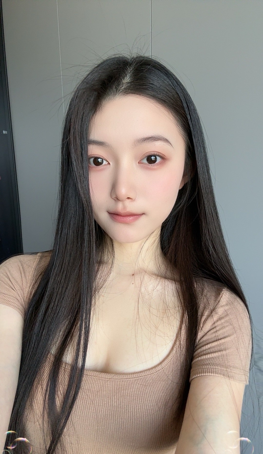 A1189 照片815张 视频230个 中国女 气质美女 真实 户外日常 美食 居家日常 自拍较多 穿搭 旅游 海边 风景 生活场景丰富 视频包含实况Live 曝光度低
